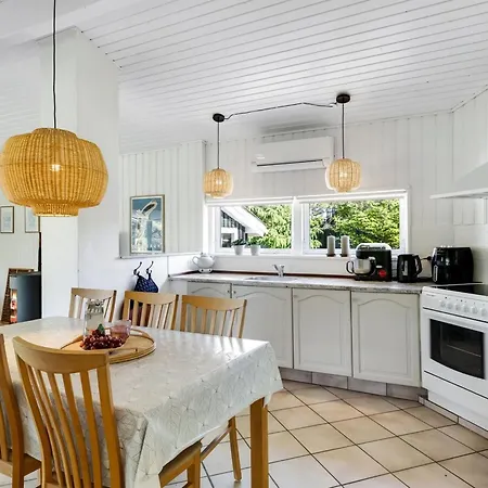 Henryette - 200m From The Sea By Interhome