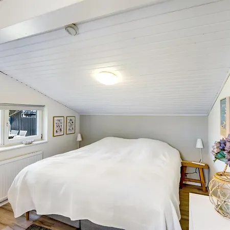 Henryette - 200m From The Sea By Interhome